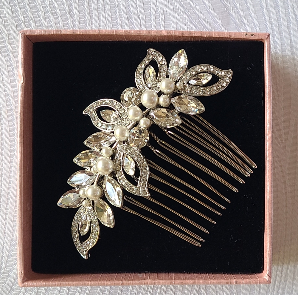 Elegant Silver Side Hair Comb with Pearls And Rhinestones